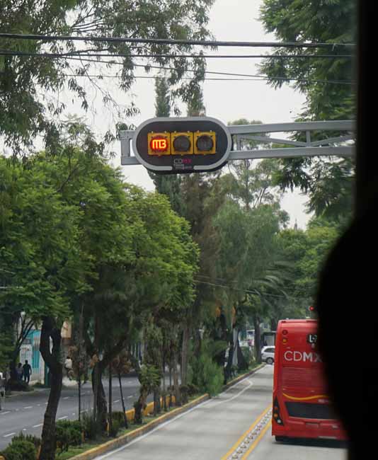 MB Metrobus traffic lights